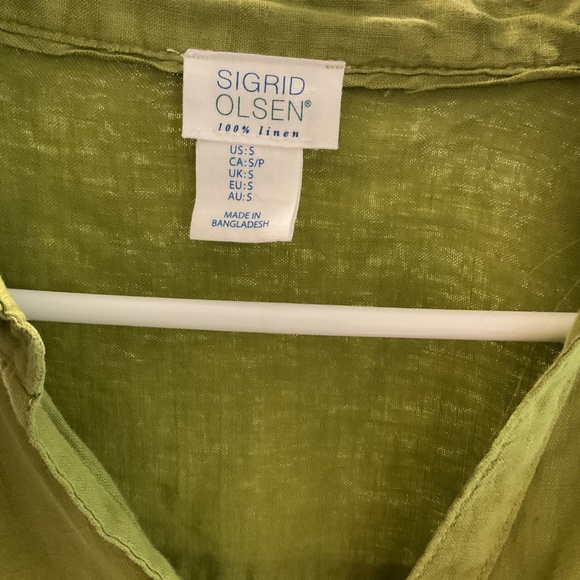 Green Button-Up Blouse - Picture 2 of 2